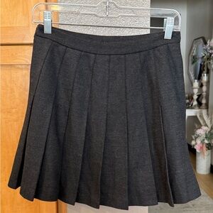 Wilfred Size 4 Black Pleated Mini Skirt – Classic Aritzia Schoolgirl Style